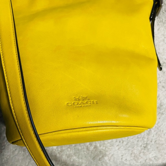 Coach bucket Bag - Picture 3 of 9
